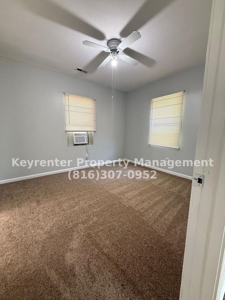 8022 Garfield Ave - Photo 6 of 13