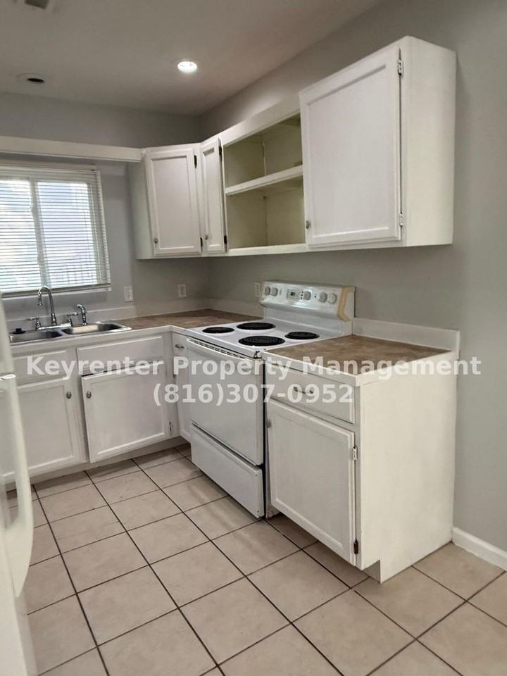 8022 Garfield Ave - Photo 7 of 13
