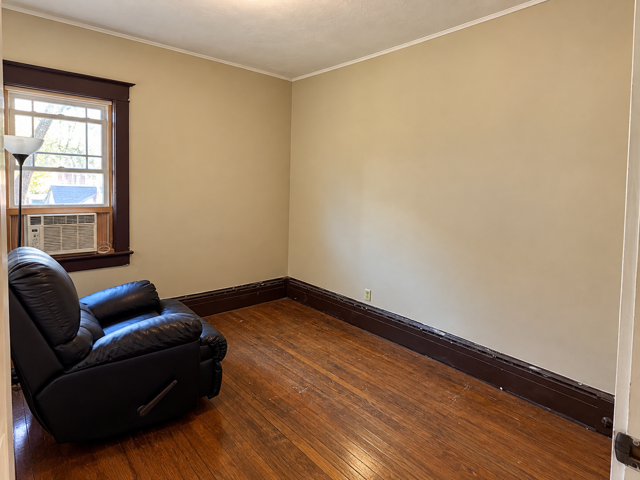 205 N Busey Ave - Photo 3 of 7
