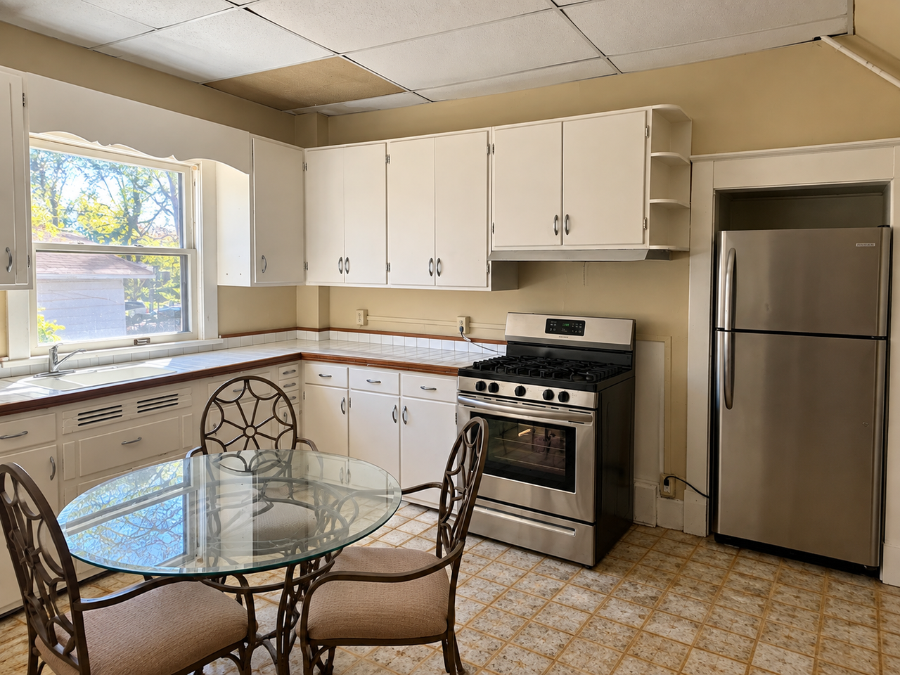 205 N Busey Ave - Photo 4 of 7