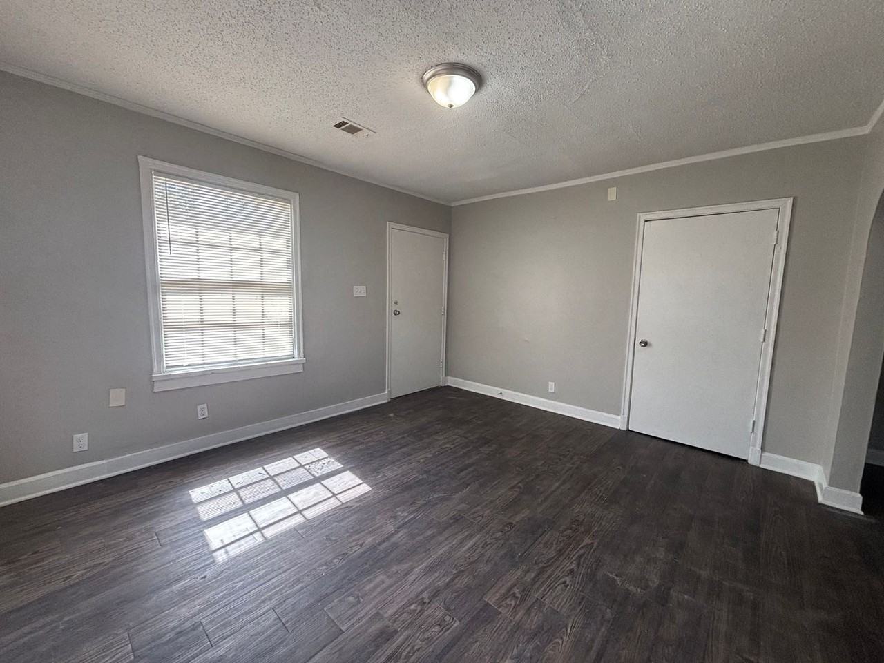 2188 Jackson Ave - Photo 6 of 12