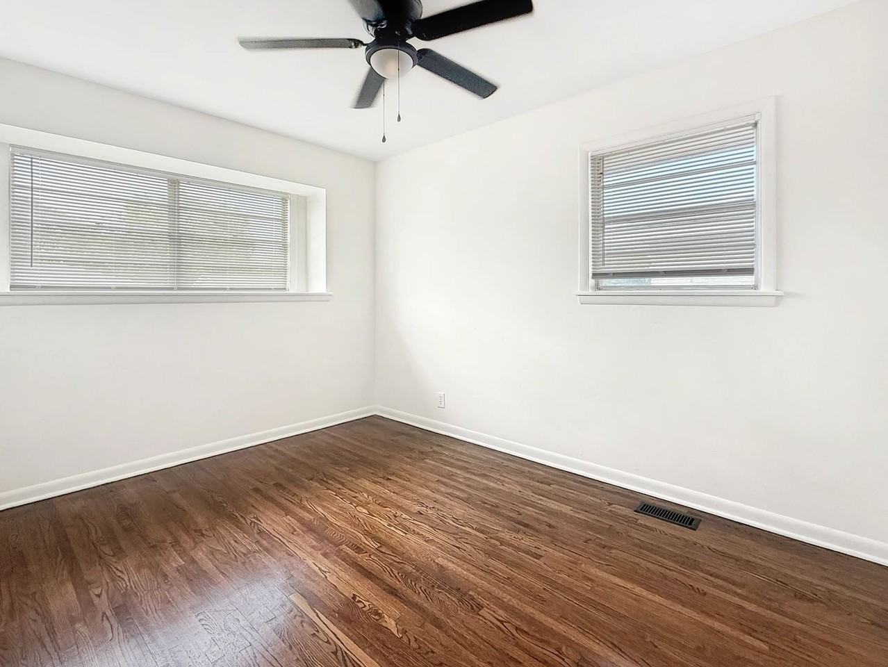 10212 E 7th St - Photo 6 of 9