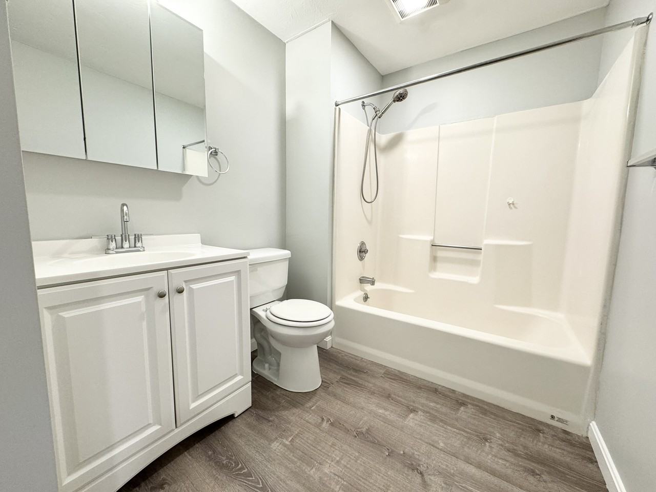 433 Sunderland RoadApt I #I - Photo 6 of 12