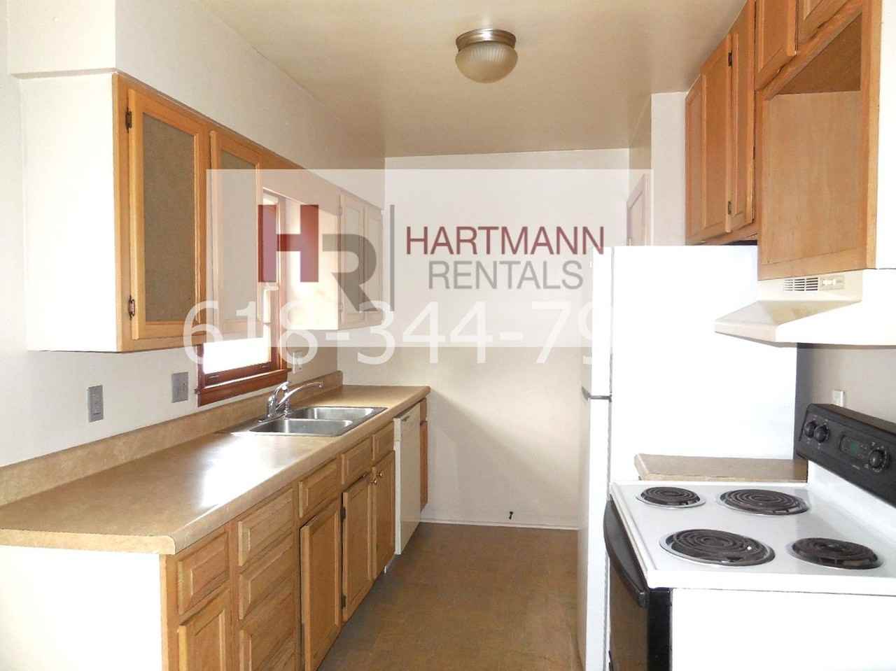 338 S Benton St - Photo 3 of 16