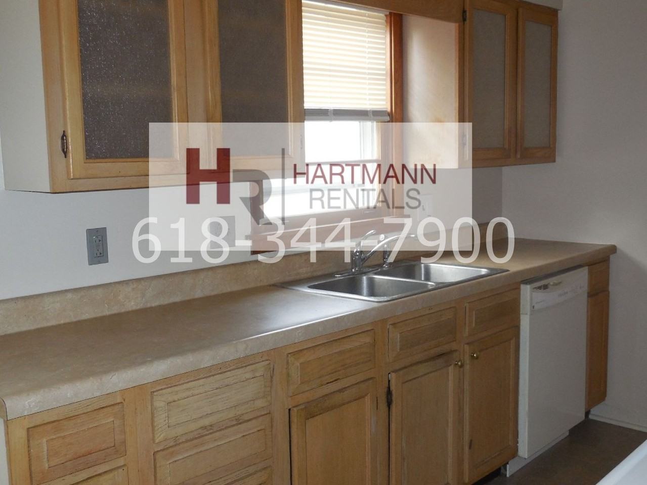338 S Benton St - Photo 5 of 16