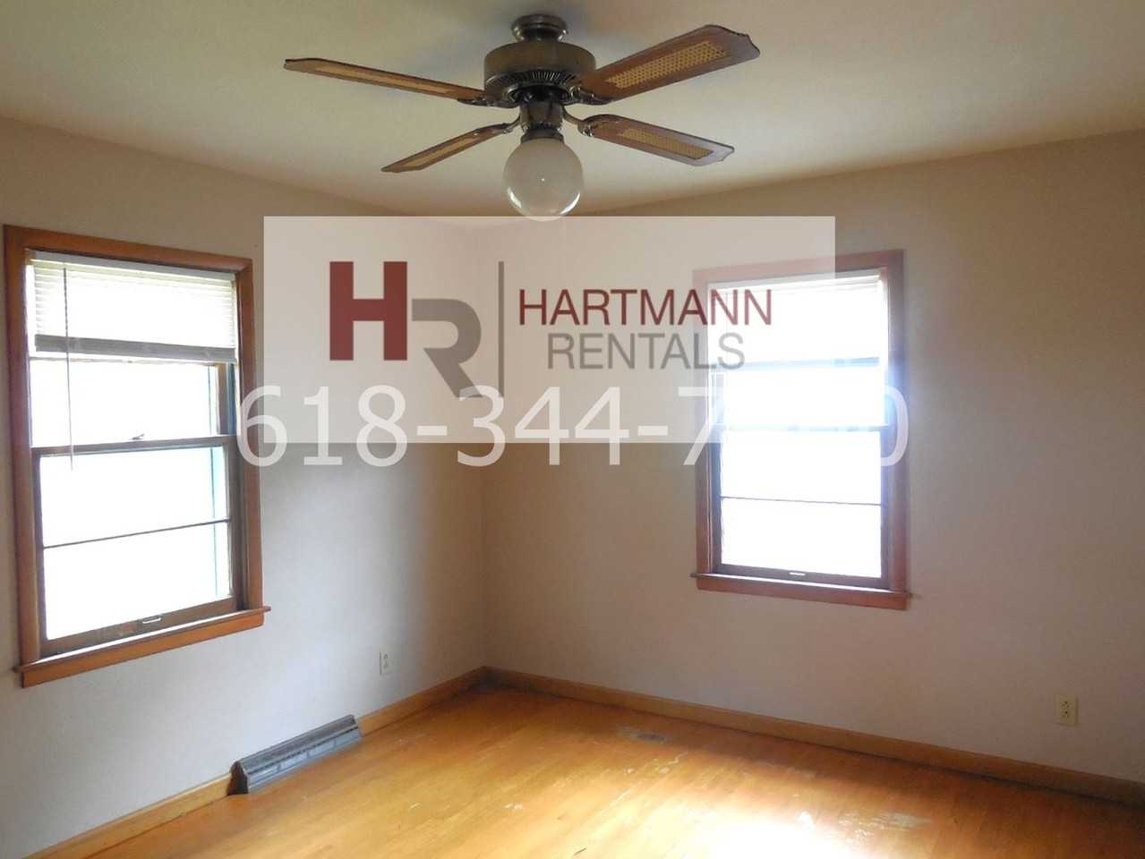 338 S Benton St - Photo 6 of 16