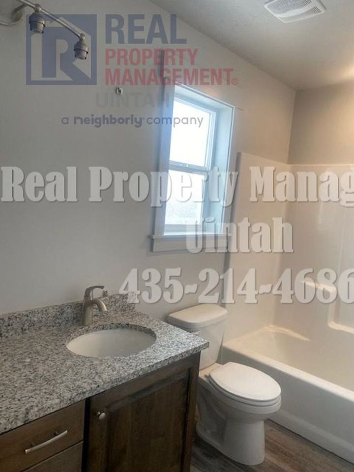 2243 E 1800 S - Photo 5 of 21