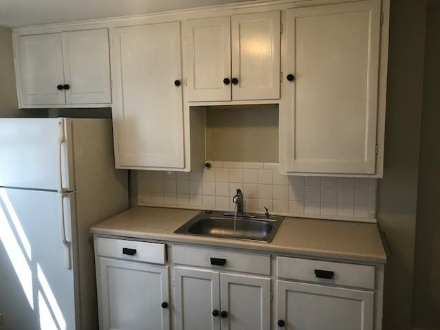 7224 Wyandotte St - Photo 5 of 10