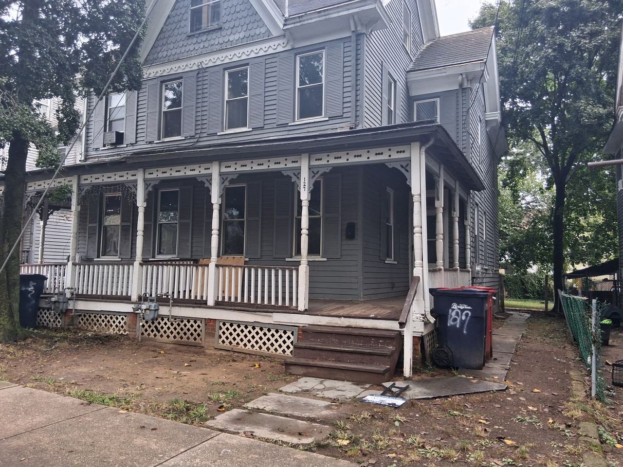 127 Oak St - Photo 2 of 20