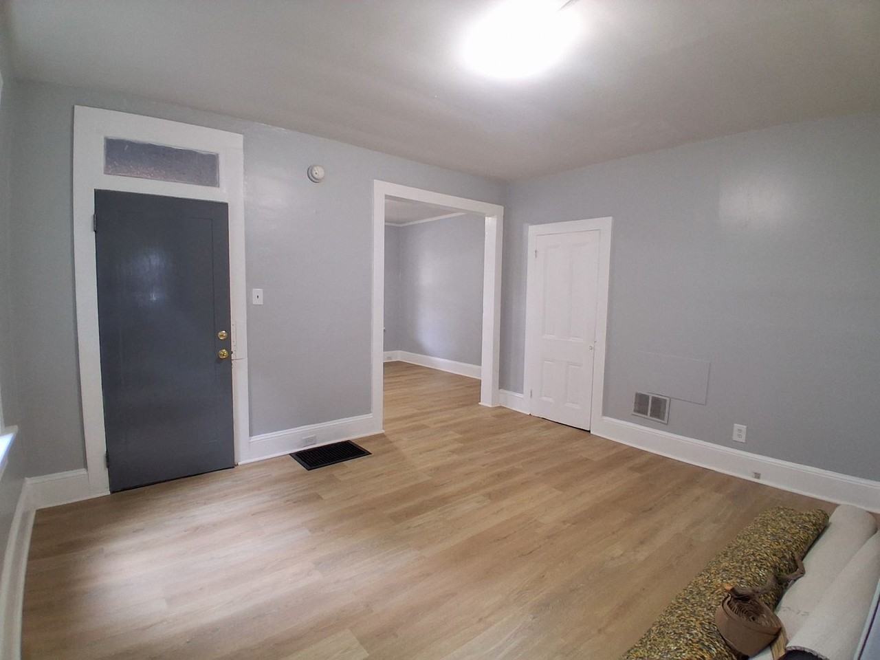 127 Oak St - Photo 3 of 20