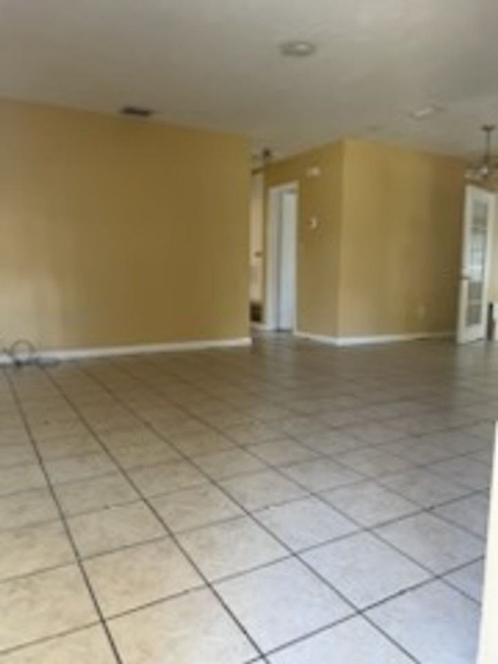 1407 Whitewood Dr - Photo 2 of 12