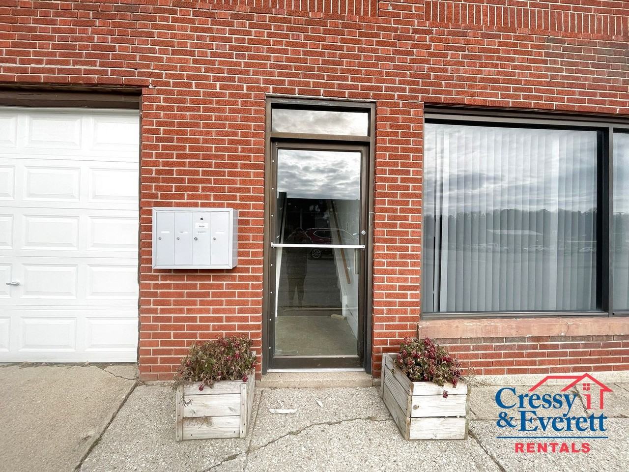 205 E Dewey St - Photo 2 of 18