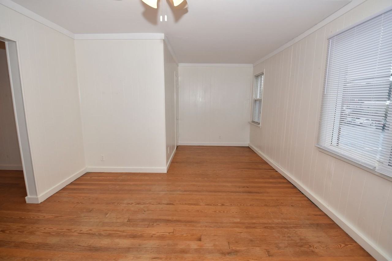 205 E Dewey St - Photo 6 of 18