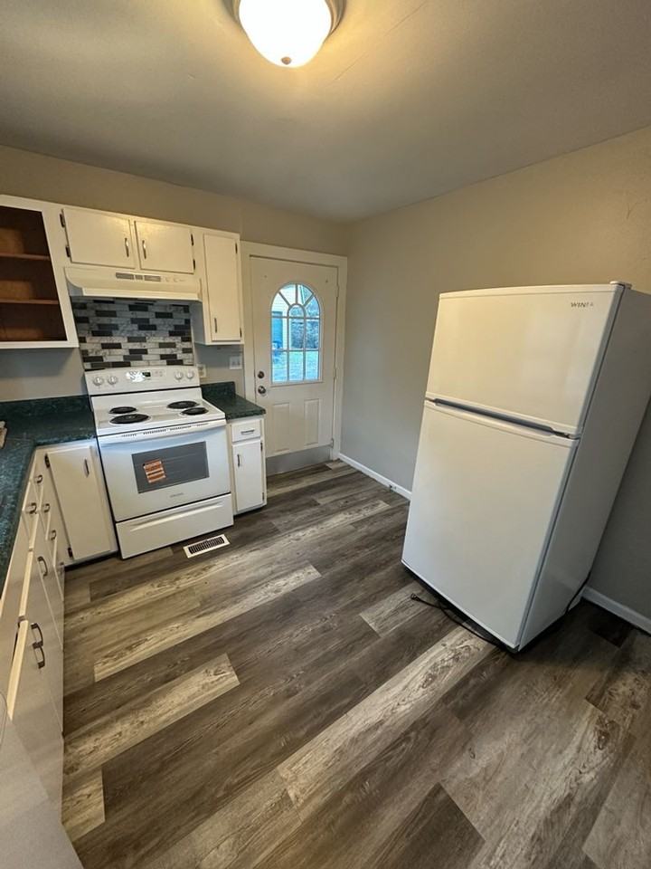 304 James St - Photo 2 of 10