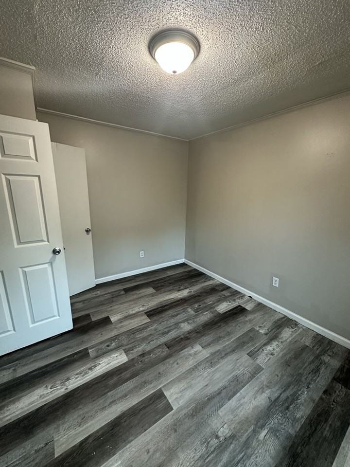 304 James St - Photo 4 of 10