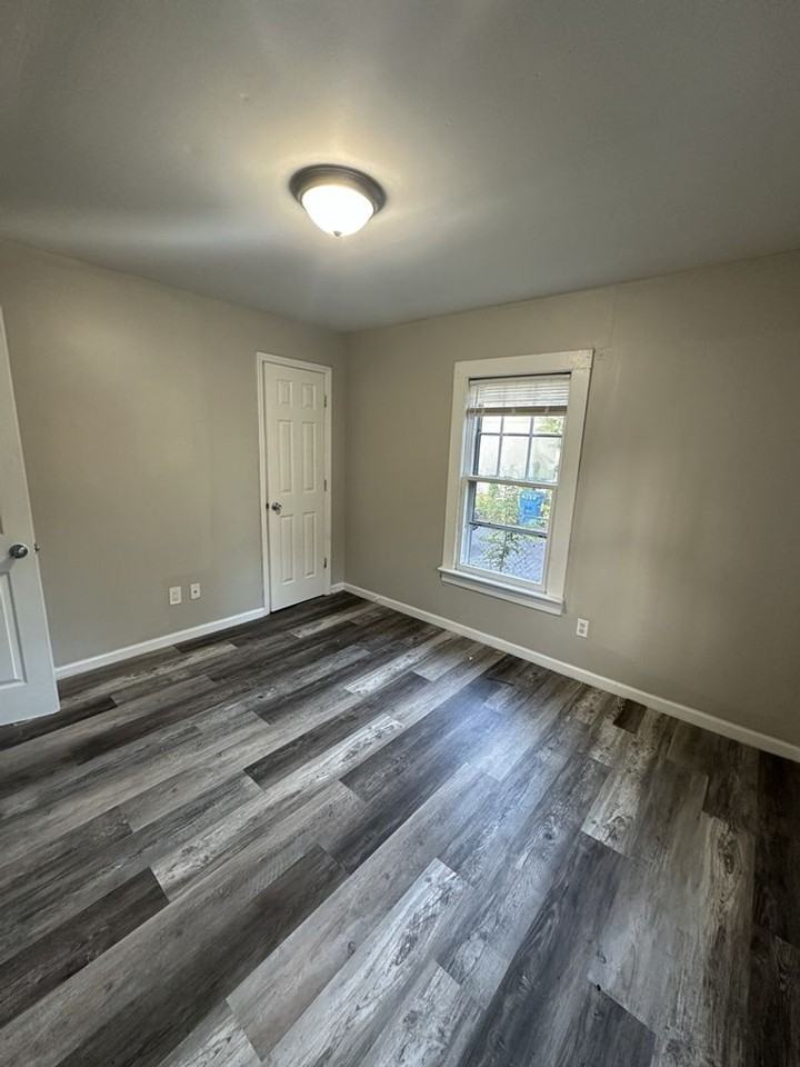 304 James St - Photo 5 of 10