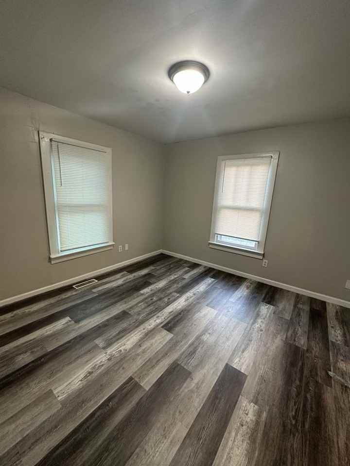 304 James St - Photo 6 of 10