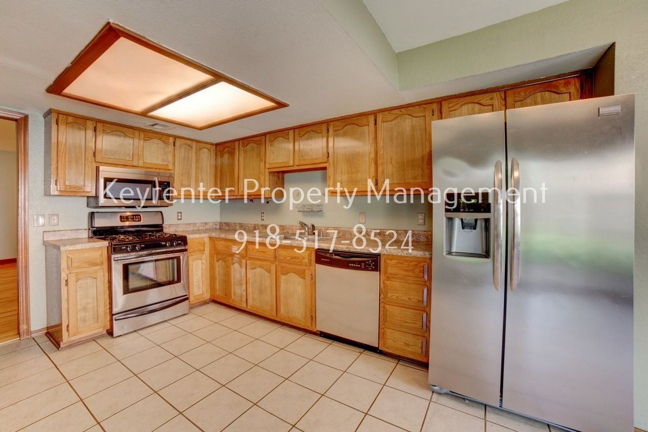 2505 E Princeton St - Photo 2 of 26