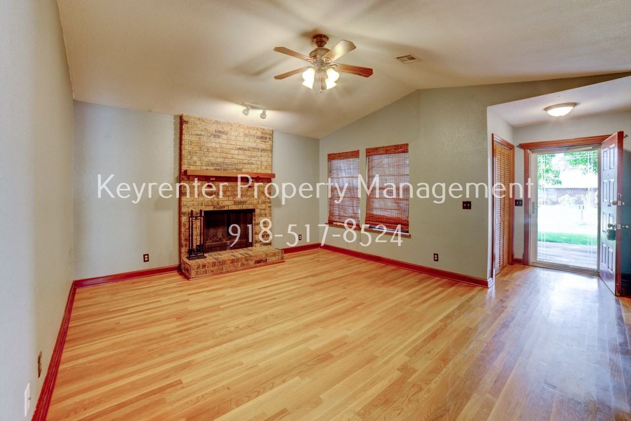2505 E Princeton St - Photo 3 of 26