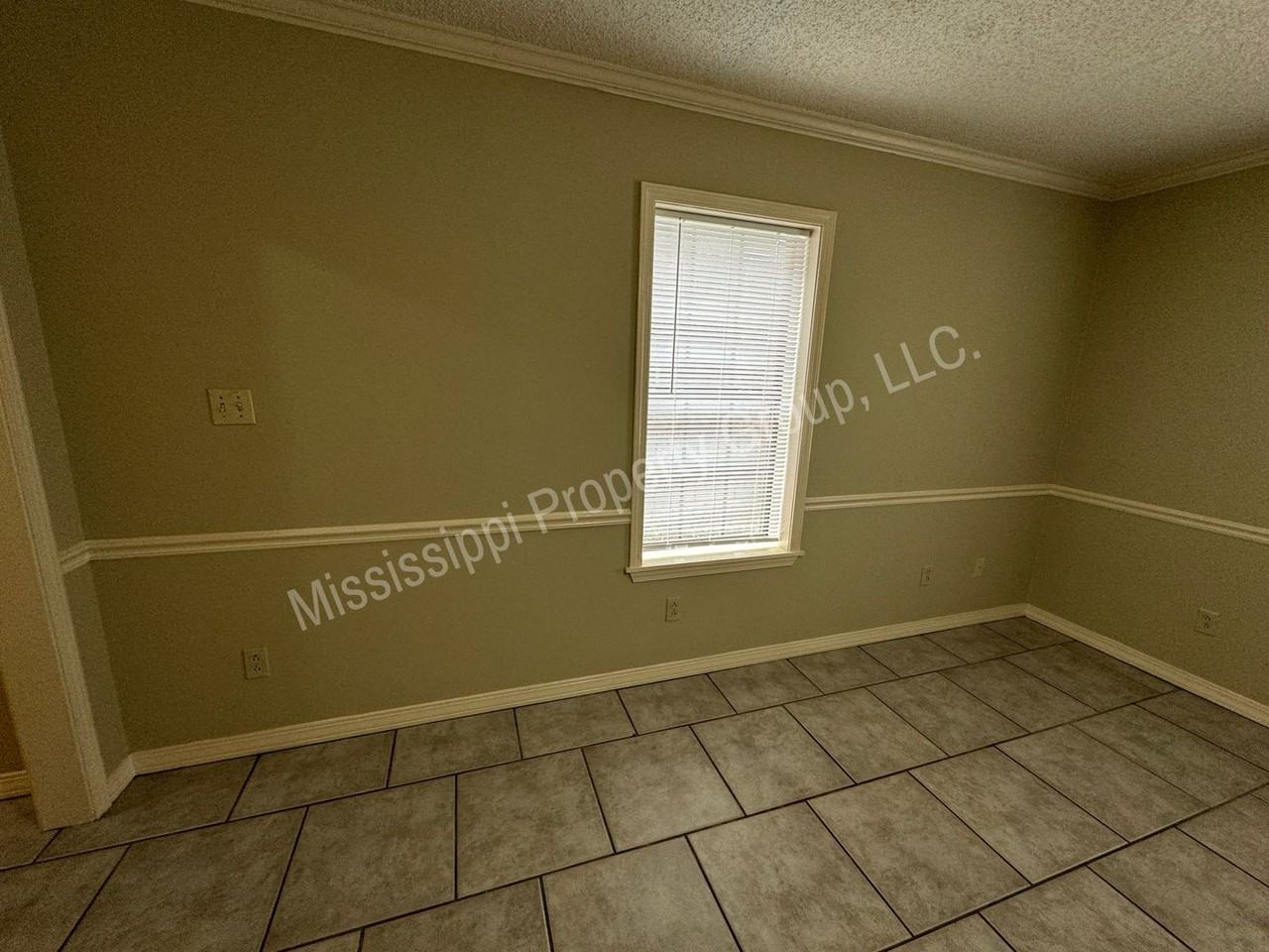 1646 Garfield Ave - Photo 5 of 24