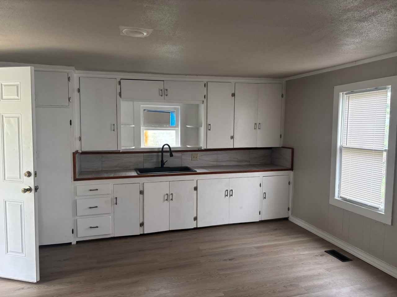 315 W 8th St - Photo 4 of 8