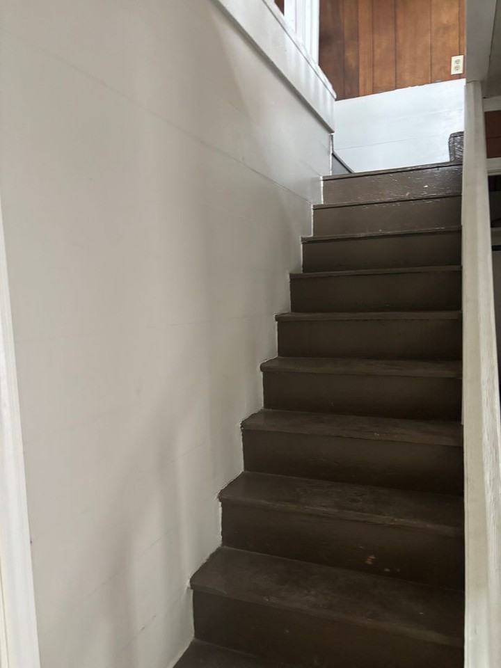 315 W 8th St - Photo 6 of 8