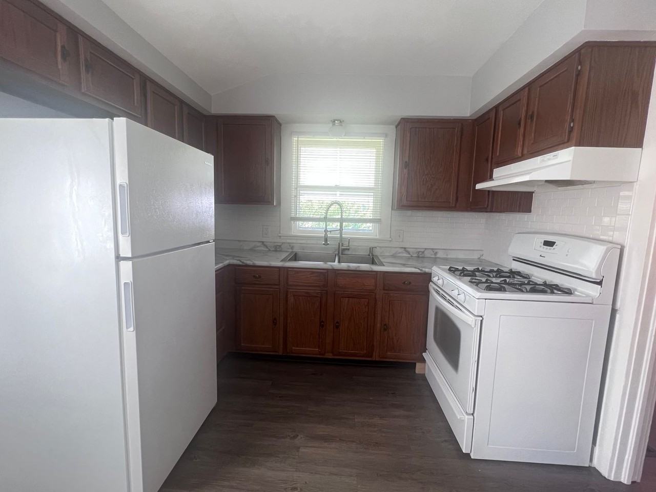 596 Grand Ave Ne - Photo 5 of 23