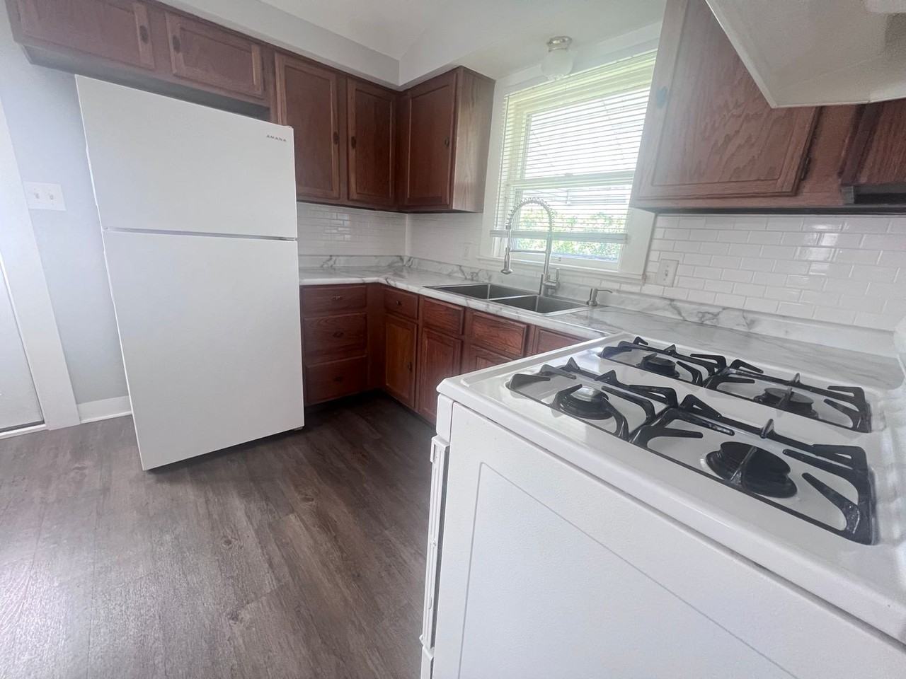 596 Grand Ave Ne - Photo 6 of 23