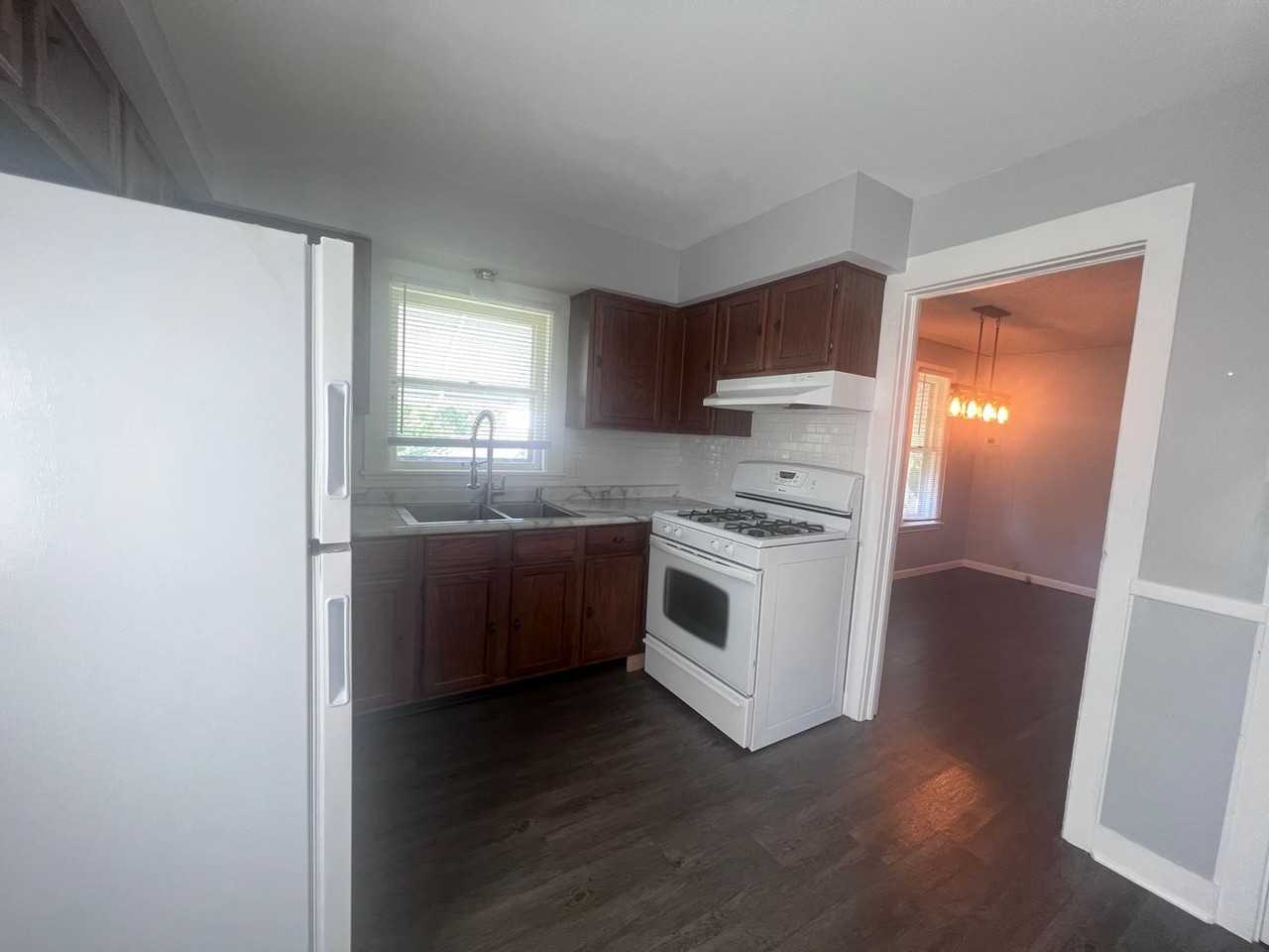 596 Grand Ave Ne - Photo 7 of 23