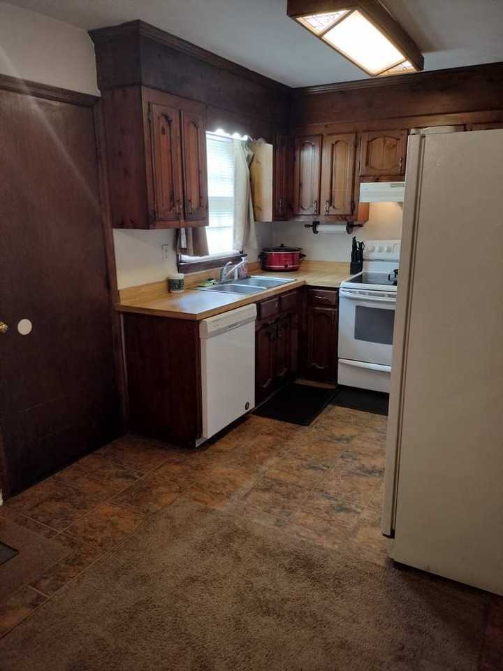1505 Wood Ave - Photo 5 of 11