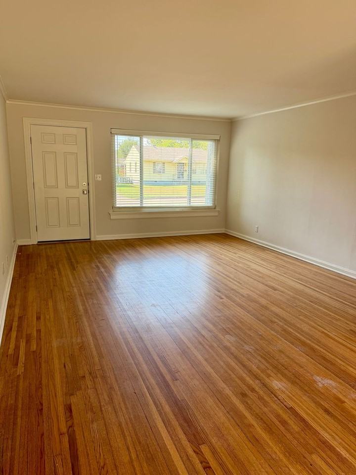 3223 S Louisville Ave - Photo 2 of 12