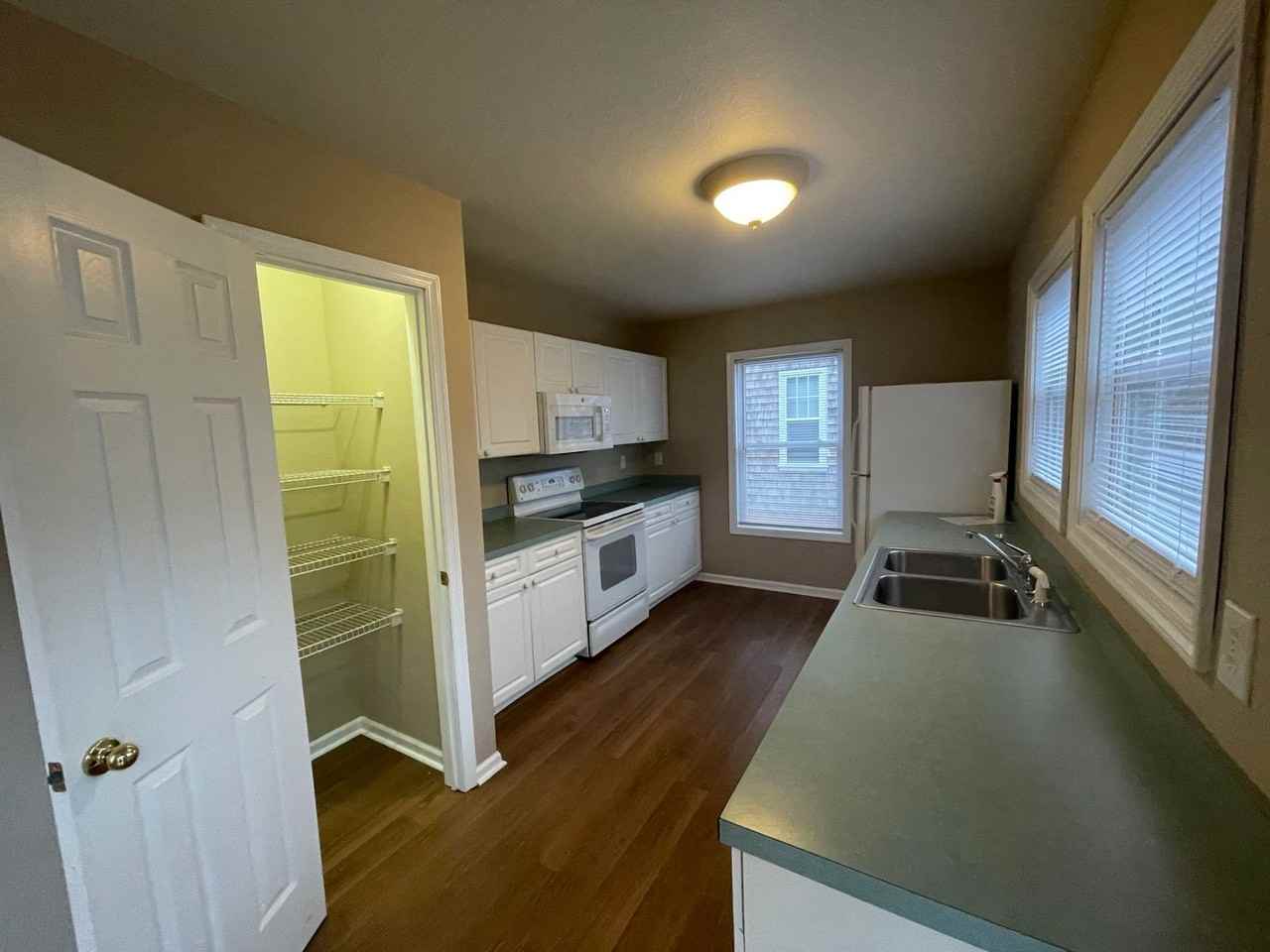 821 George Howe St - Photo 5 of 14