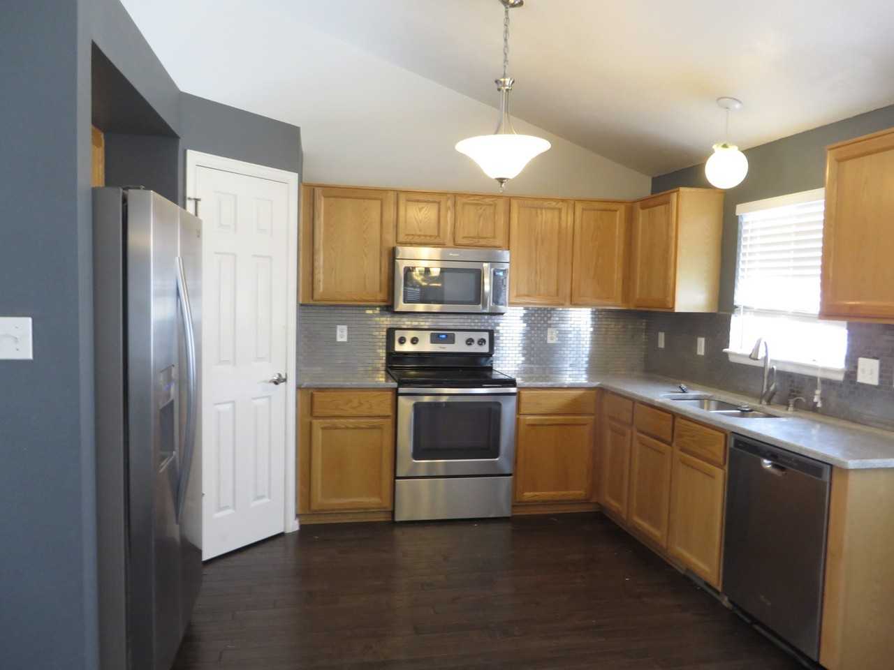 5353 E 128th Cir - Photo 2 of 19