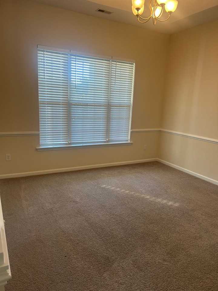 137 Bellemere Pl - Photo 4 of 33
