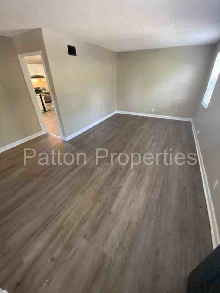 228 Lakeridge Pkwy - Photo 3 of 18