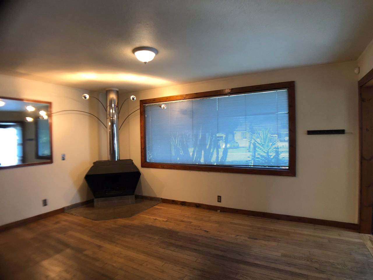 4640 Pinewood Rd - Photo 4 of 18