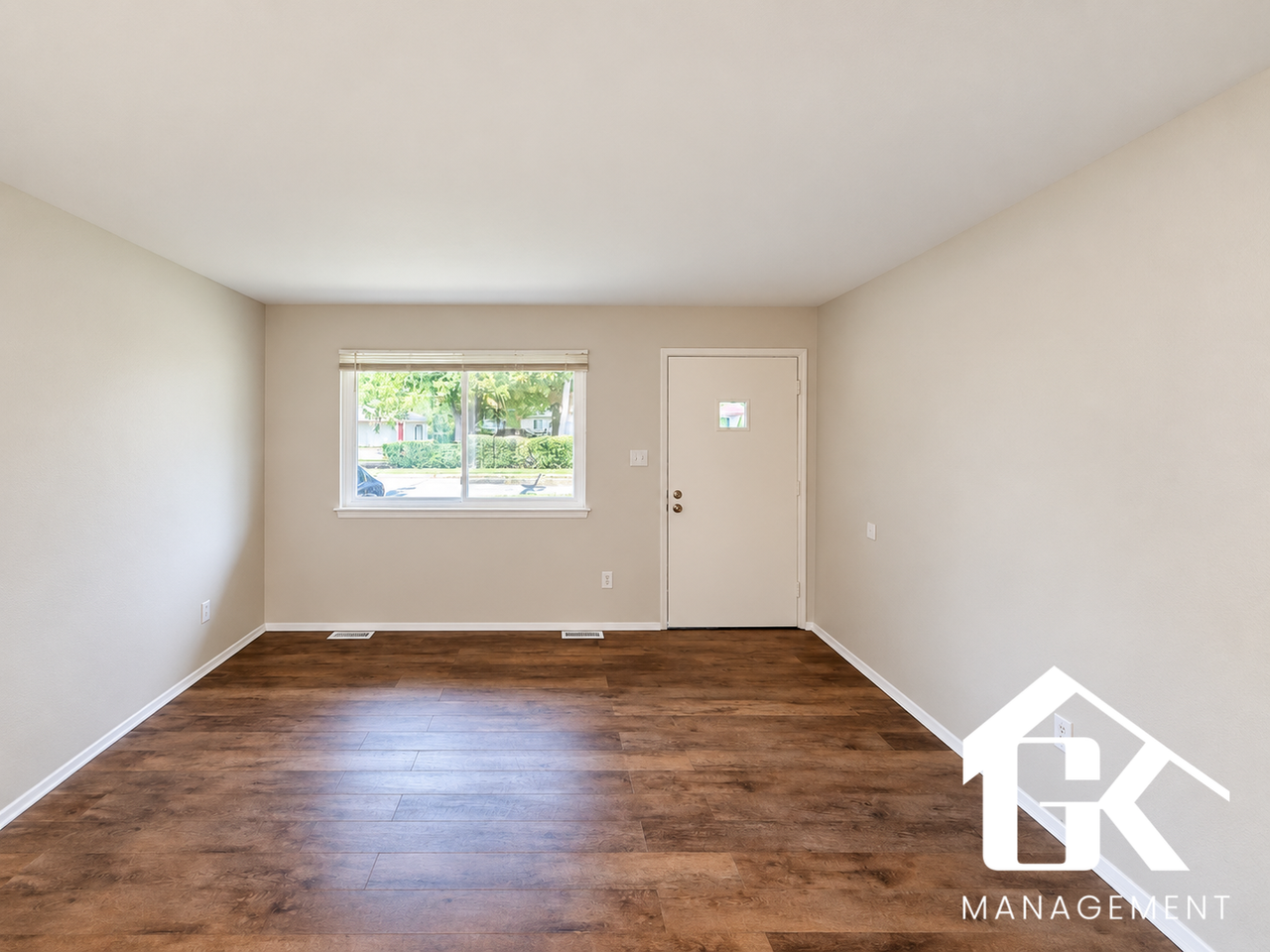 13111 Albany St - Photo 2 of 19
