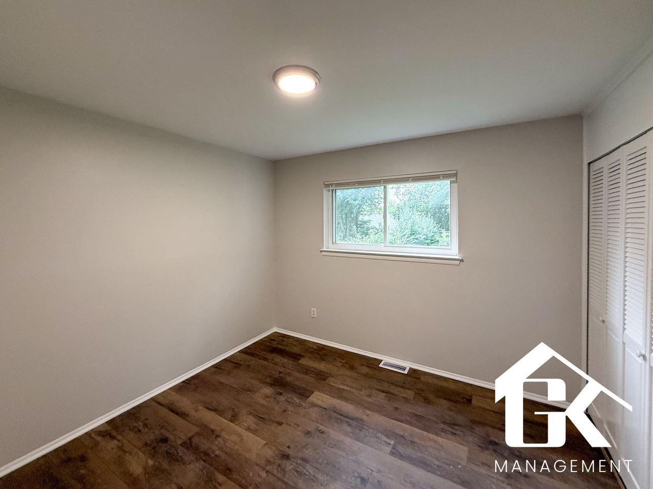 13111 Albany St - Photo 3 of 19