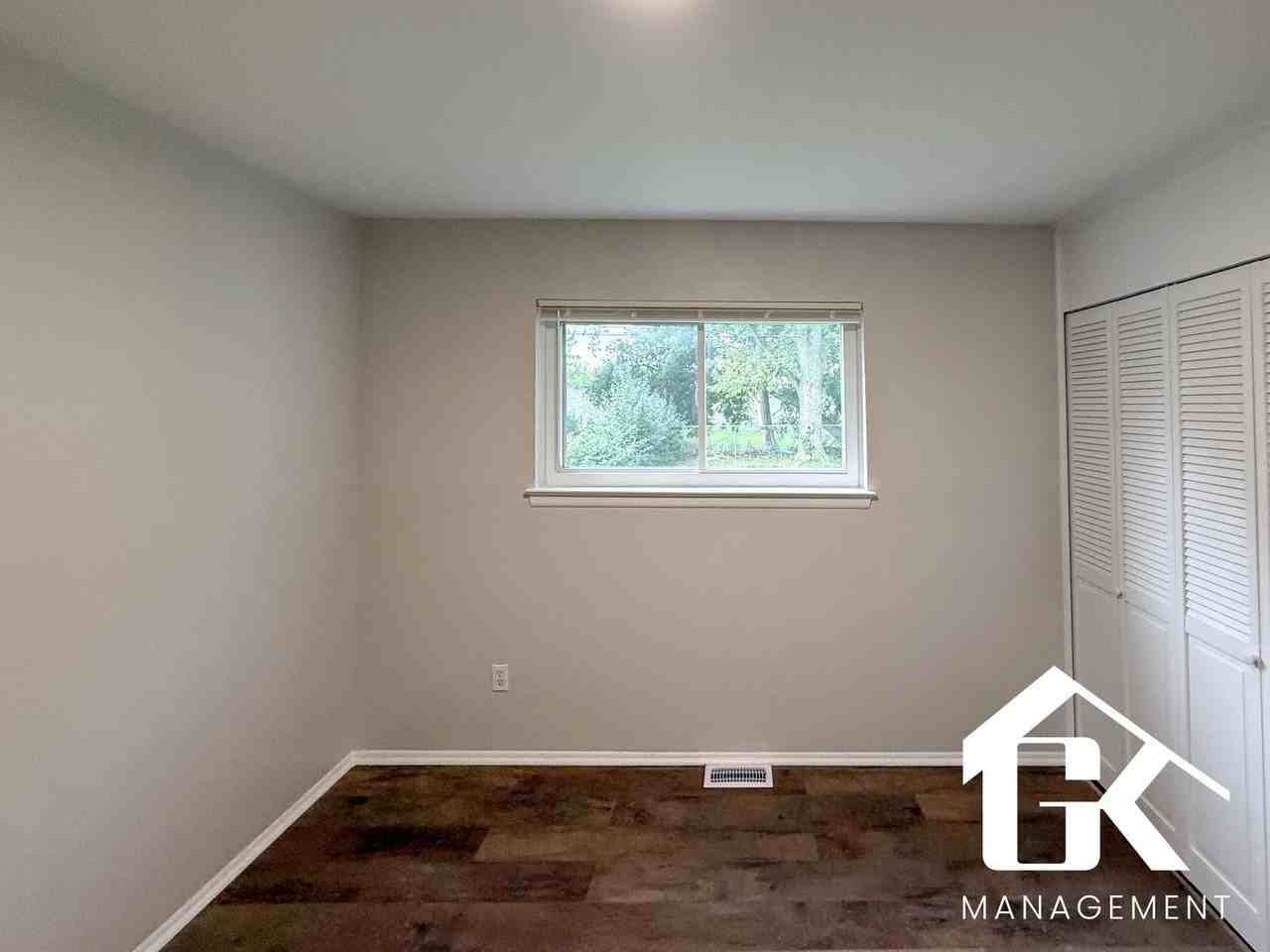 13111 Albany St - Photo 4 of 19