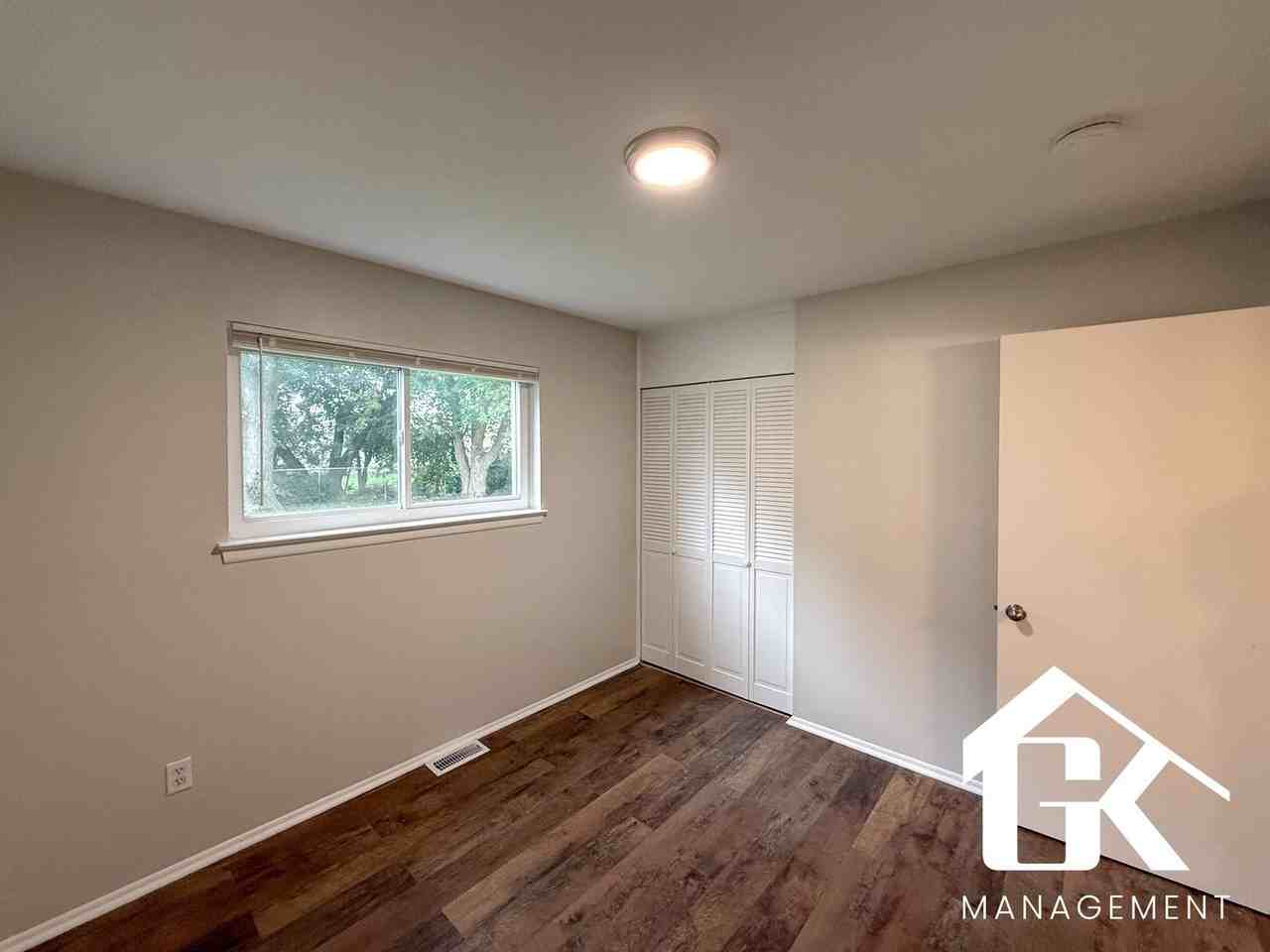 13111 Albany St - Photo 5 of 19