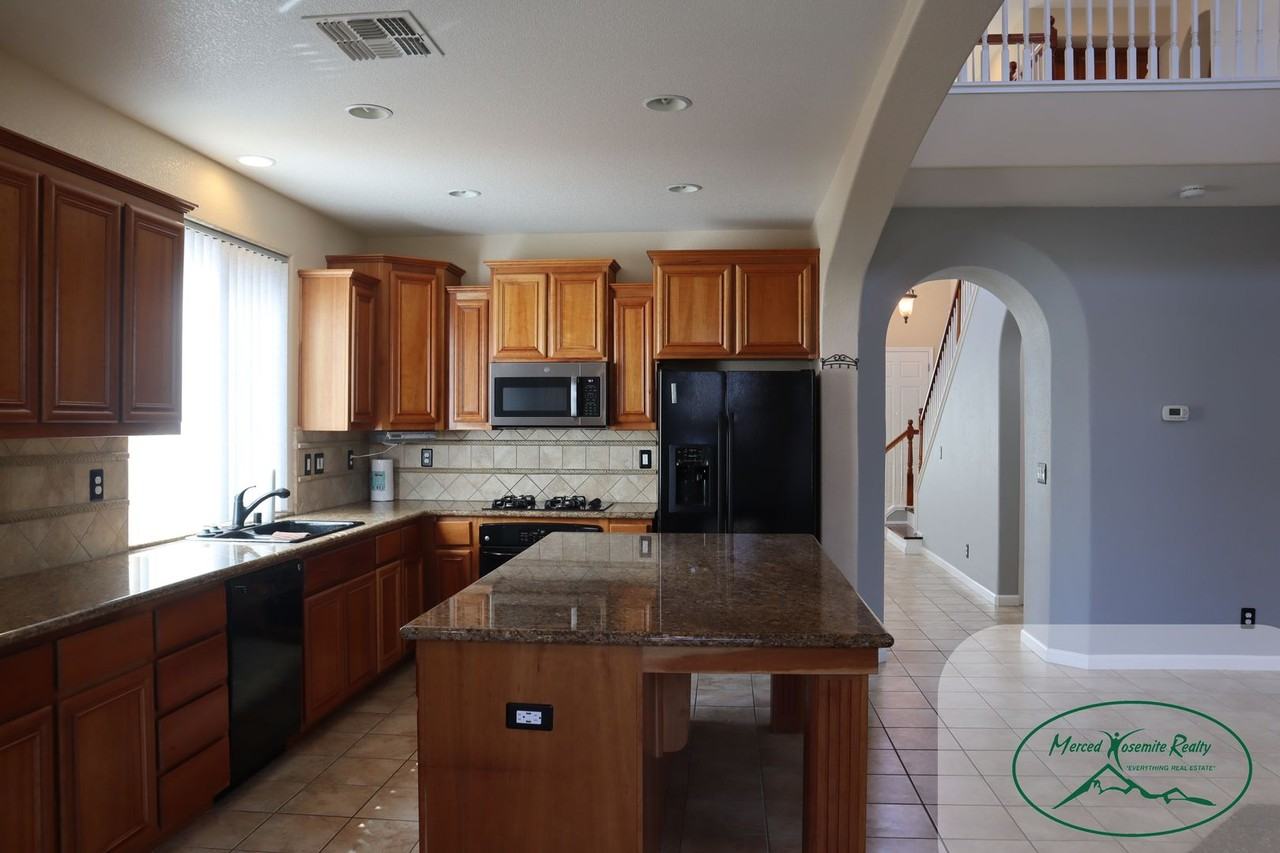 755 Newton Ct - Photo 4 of 11