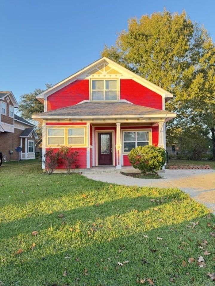 104 E Lee St - Photo 2 of 23