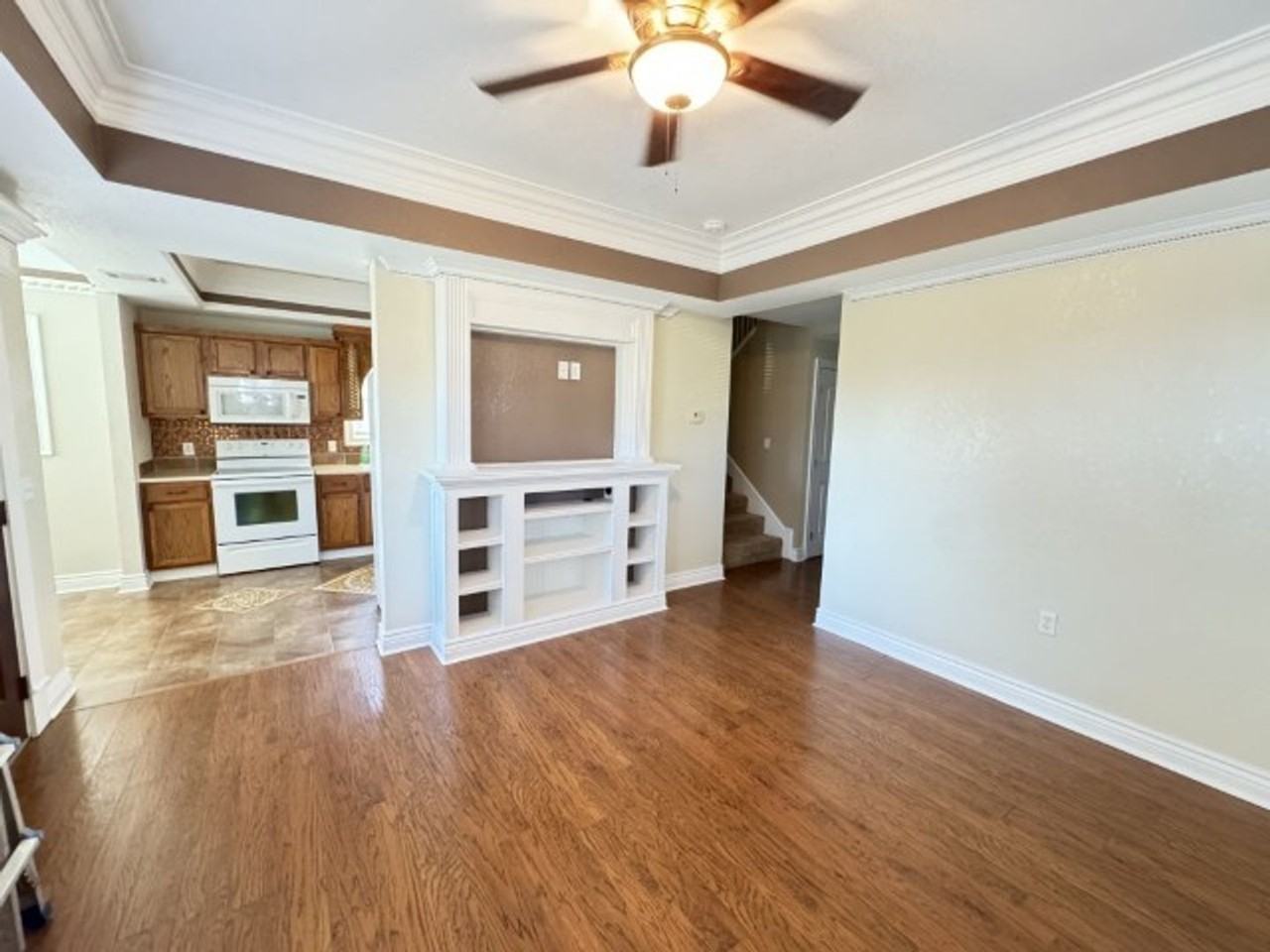 104 E Lee St - Photo 3 of 23