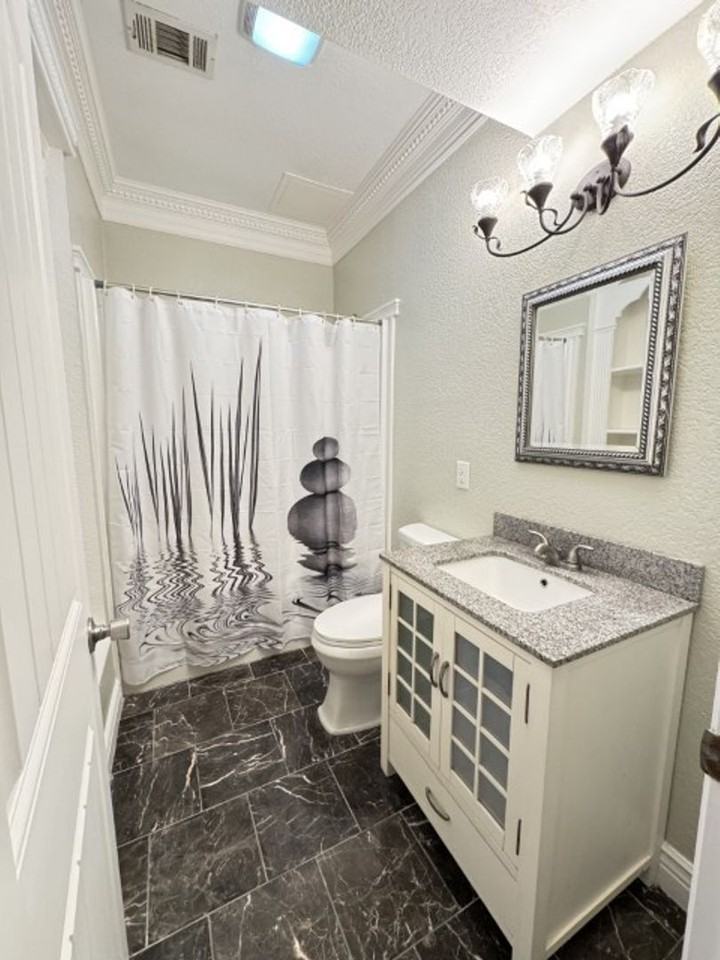 104 E Lee St - Photo 7 of 23