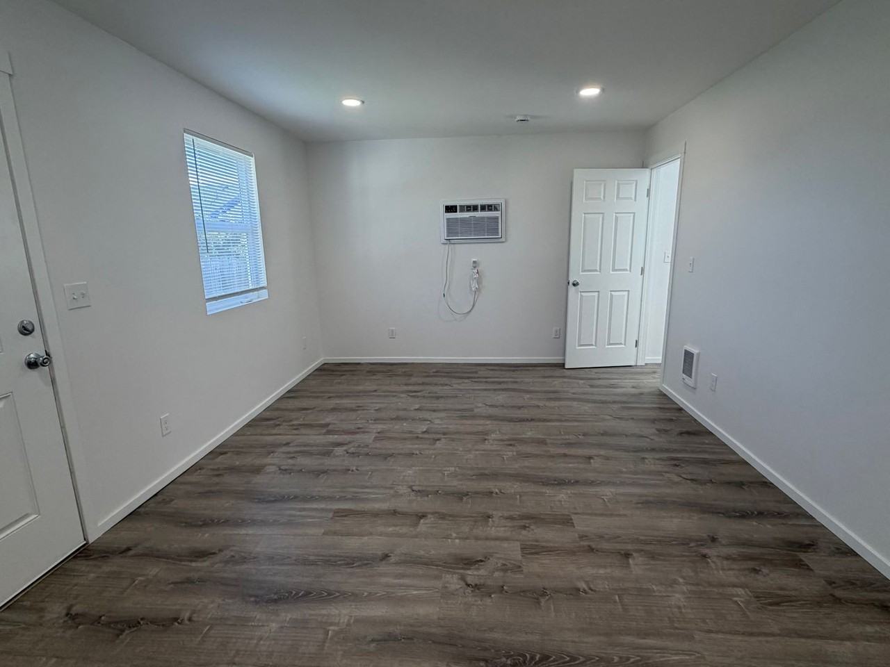 832 1/2 Methow St - Photo 2 of 13