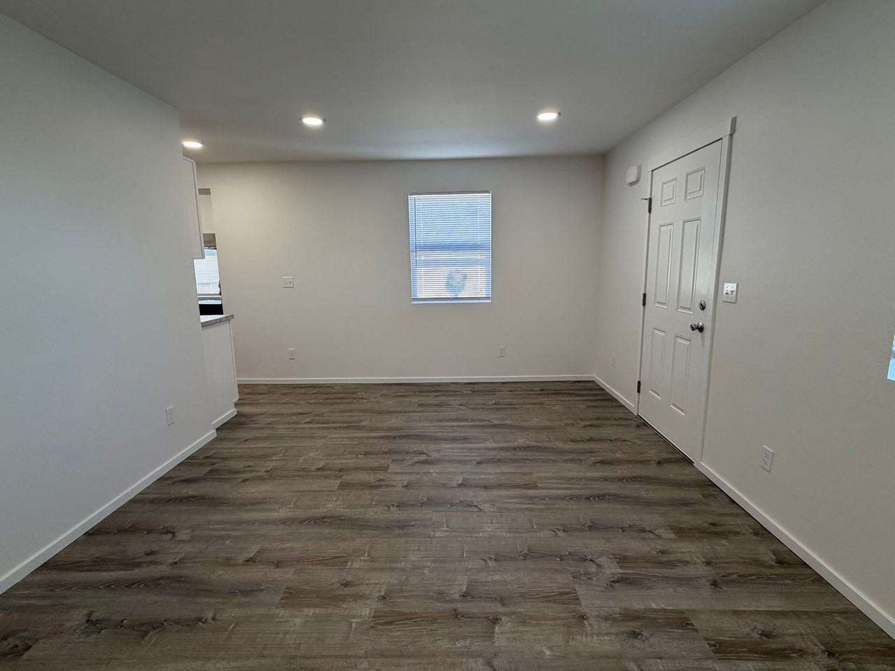 832 1/2 Methow St - Photo 3 of 13