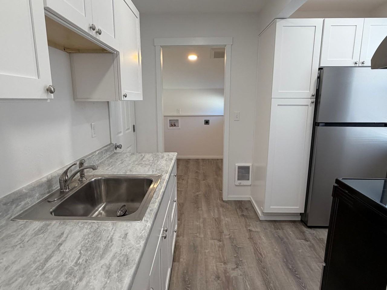 832 1/2 Methow St - Photo 5 of 13