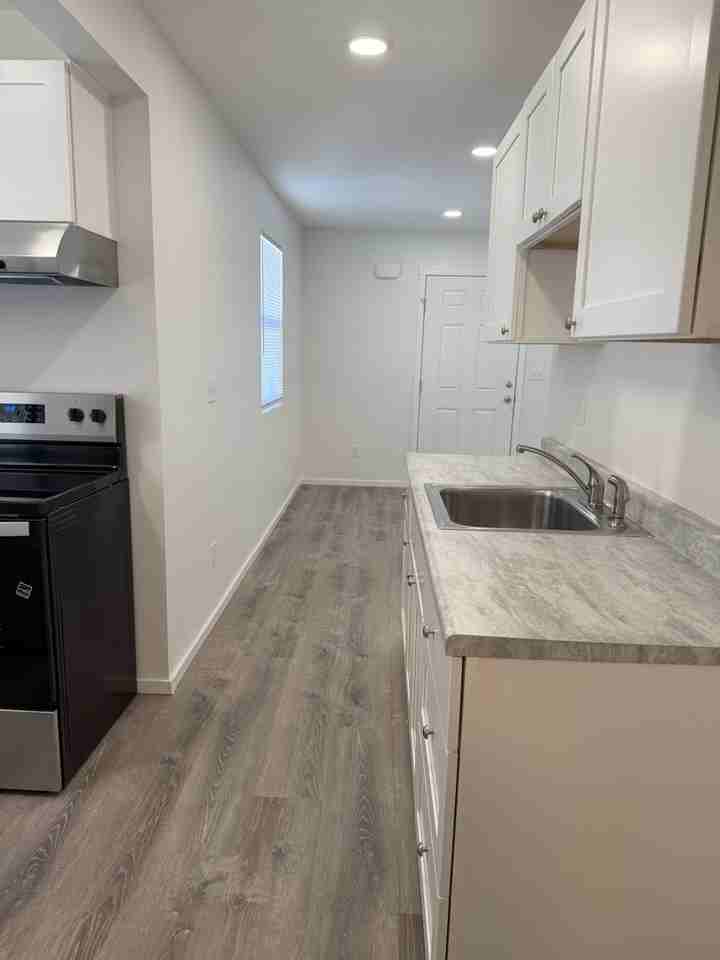 832 1/2 Methow St - Photo 6 of 13