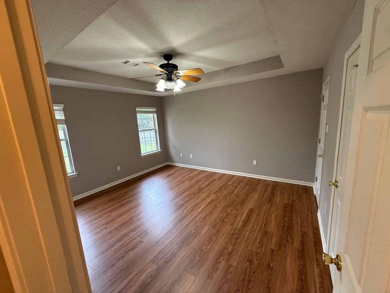1700 Longfellow Dr - Photo 5 of 17