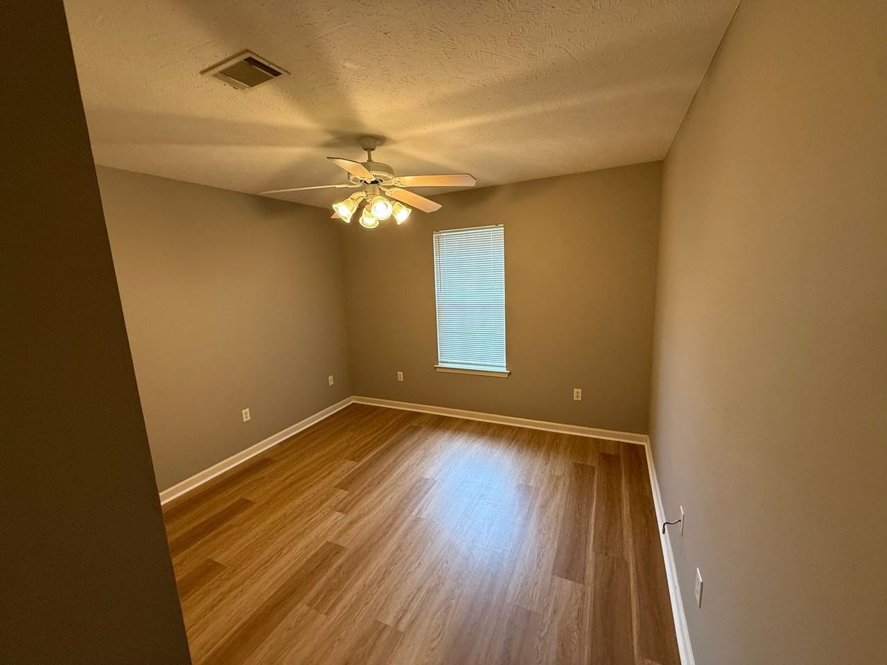 1700 Longfellow Dr - Photo 7 of 17